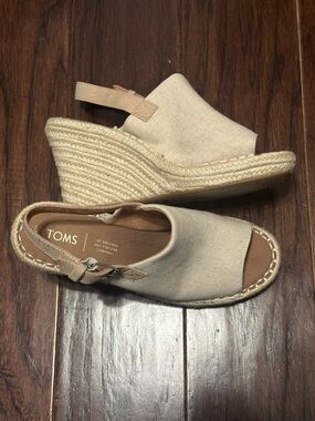 TOMS | Women's Beige Espadrille Wedge Sandals - Size 8.5